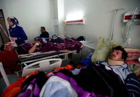 REFILE - CORRECTING TYPO IN MOSUL Displaced people who were injured in clashes, and fled from Islamic State militants in Mosul, receive treatment at a hospital west of Erbil, Iraq, November 25, 2016. REUTERS/Azad Lashkari