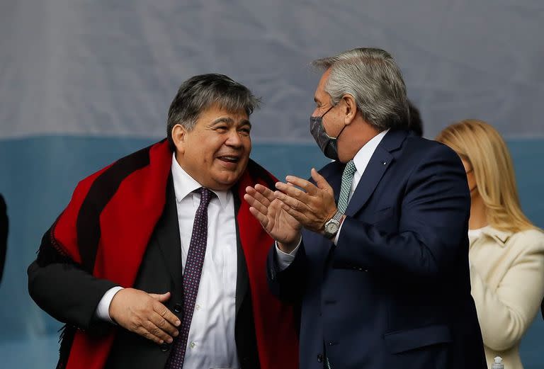 Mario Ishii y Alberto Fernández en la inauguración de la Facultad de Ciencias Médicas de la Universidad Nacional de José C. Paz (UNPAZ)