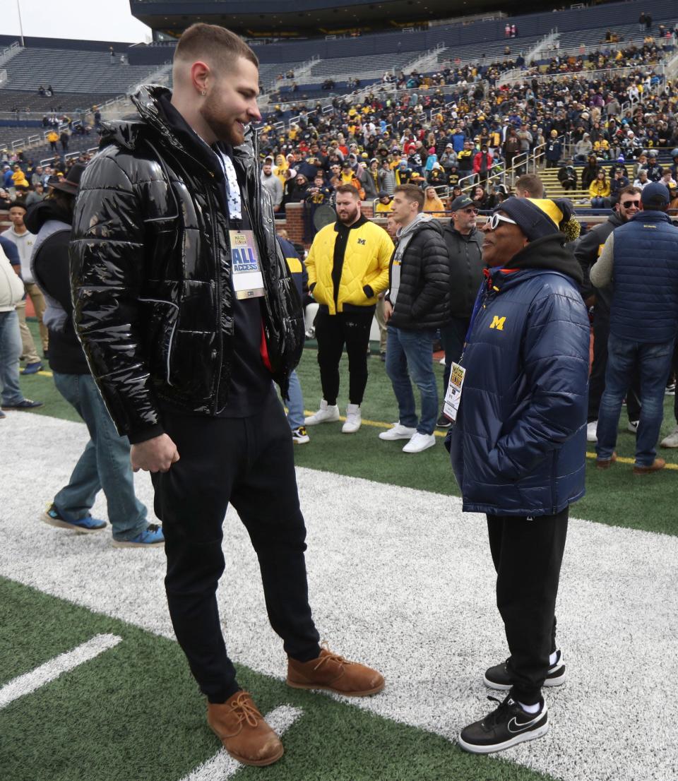 Hunter Dickinson talks with Spike Lee before the Michigan spring game Saturday, April 2, 2022, at Michigan Stadium.