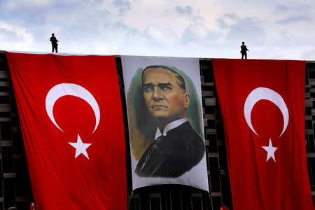 FILE PHOTO: Armed policemen observe the area of Gezi Park in Istanbul's Taksim square June 12, 2013. REUTERS/Yannis Behrakis/File photo