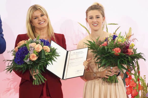 Fières et émues, Corinna et Gina Maria Schumacher ont pu retrouver le sourire.