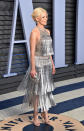 <p>Elizabeth Banks entschied sich für die Party rund um den Goldjungen für ein silbernes Metallic-Dress im Fransen-Look. (Bild: Getty Images) </p>