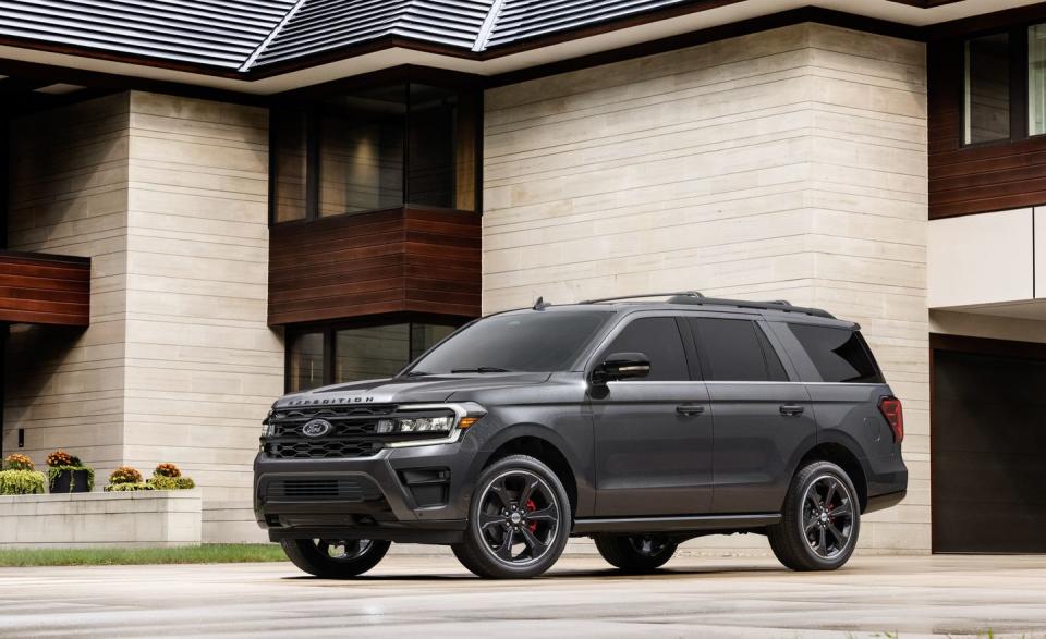 <p>2022 Ford Expedition Stealth Performance Package</p>