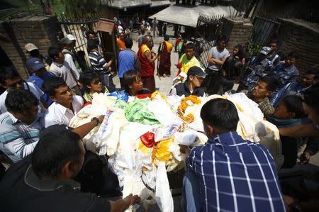 Relatives carry the body of a Nepali Sherpa climber during a cremation ceremony in Kathmandu April 21, 2014. REUTERS/Navesh Chitrakar