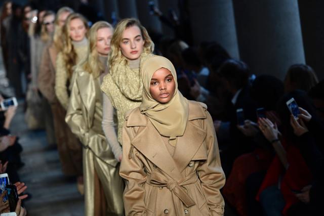 TOPSHOT - Models present creations by Louis Vuitton at the end of the  News Photo - Getty Images