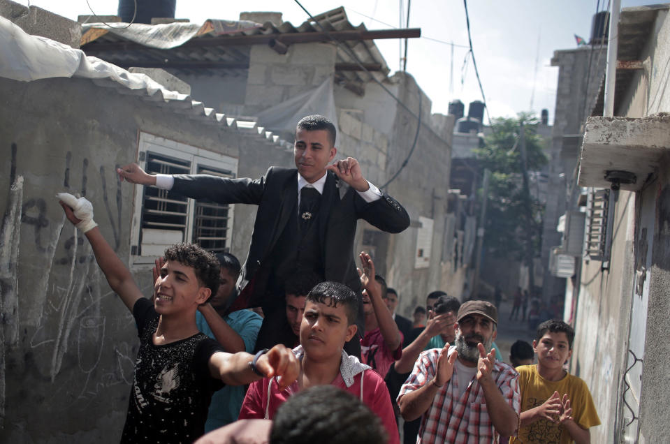 Weddings cut through gloomy mood in Gaza Strip