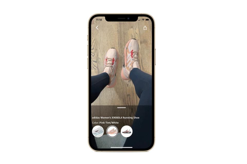 亞馬遜透過AR方式，讓消費者透過手機「試穿」Adidas、New Balance等品牌鞋款
