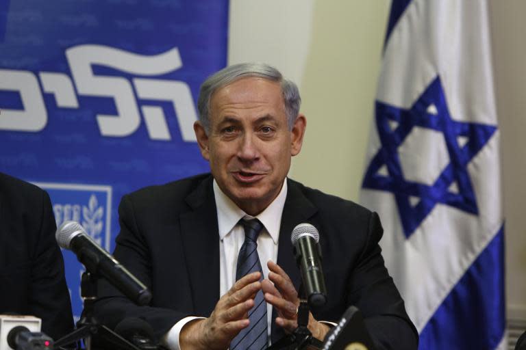 Israeli Prime Minister Benjamin Netanyahu (R) at a press conference at the Knesset in Jerusalem, on May 6, 2015, after announcing the formation of a coalition government
