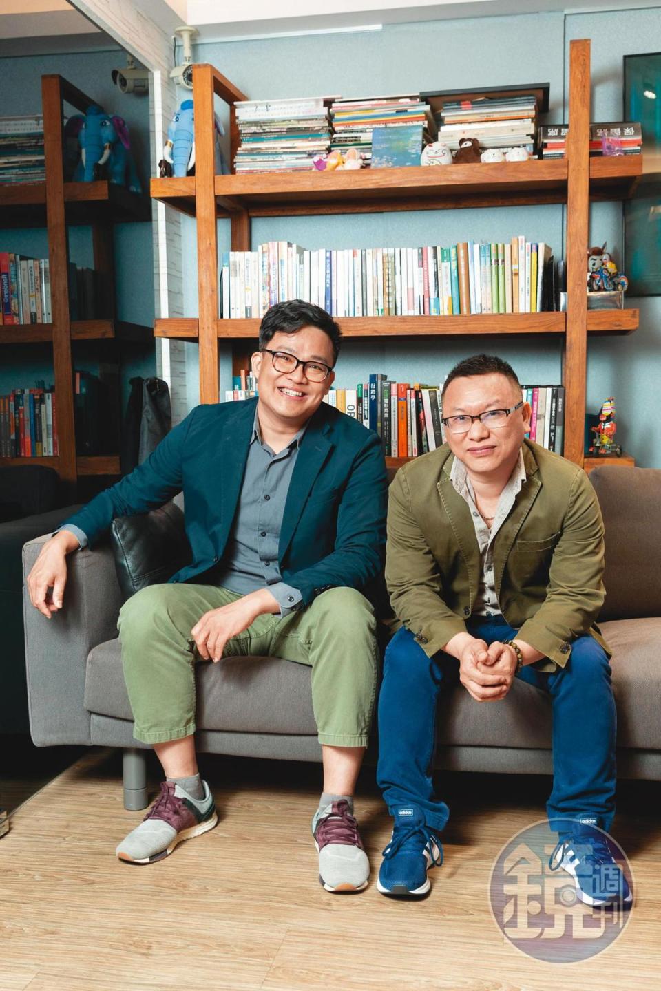 總監製曾瀚賢（左）與製作人湯昇榮（右），將累積多年的類型片製作經驗帶到《誰是被害者》中。