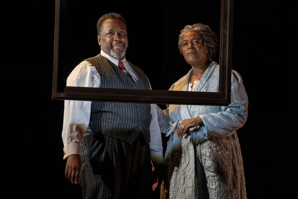 Death of a Salesman. Photo by Joan Marcus. Olivier Award nominee Wendell Pierce and Olivier Award winner and 2022 Tony Award® nominee Sharon D Clarke reprise their roles as Willy and Linda Loman, and they are joined by Khris Davis as Biff, McKinley Belcher III as Happy, and Tony Award® winner André De Shields as Willy’s brother, Ben. Additional cast includes Blake DeLong as Howard/Stanley, Lynn Hawley as The Woman/Jenny, Grace Porter as Letta/Jazz Singer, Stephen Stocking as Bernard, Chelsea Lee Williams as Miss Forsythe, and The Wire’s Delaney Williams as Charley.