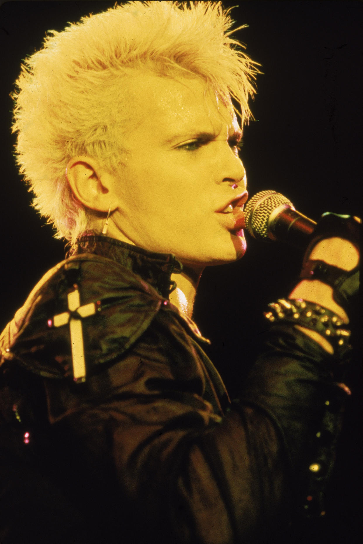 Headshot of British rock singer Billy Idol singing on stage, circa 1985. (Photo by Hulton Archive/Getty Images) 