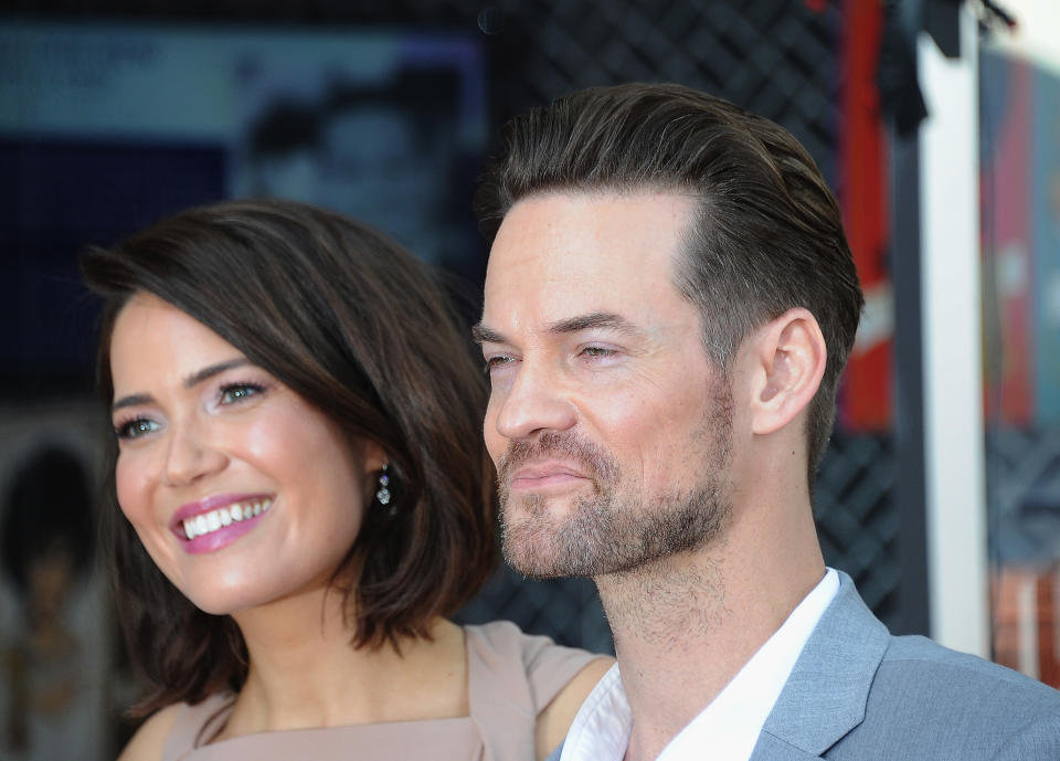 Shane West and Mandy Moore pose for a picture