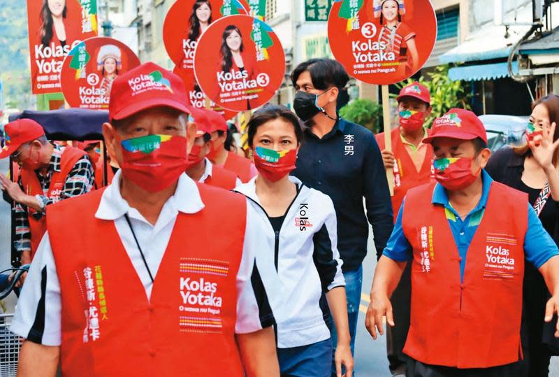 李男負責在選舉期間貼身保護Kolas。（翻攝Kolas臉書）