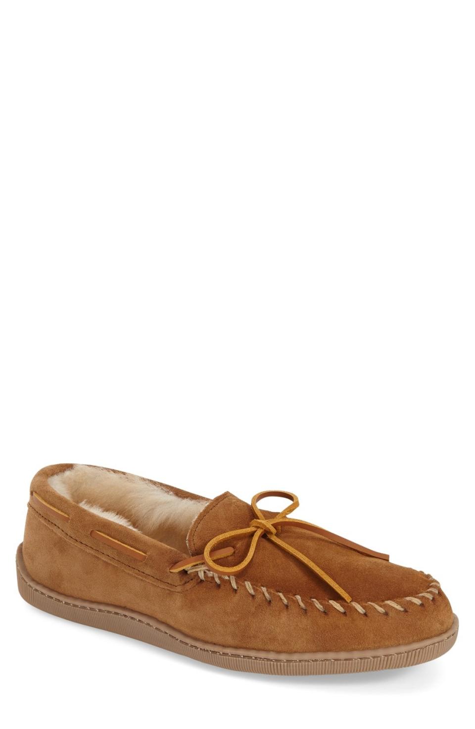 <p><a href="https://go.redirectingat.com?id=74968X1596630&url=https%3A%2F%2Fwww.nordstrom.com%2Fs%2Fminnetonka-genuine-shearling-moccasin-slipper-men%2F4071734&sref=https%3A%2F%2Fwww.oprahdaily.com%2Flife%2Fg26961897%2Fgifts-for-new-dads%2F" rel="nofollow noopener" target="_blank" data-ylk="slk:Shop Now;elm:context_link;itc:0;sec:content-canvas" class="link ">Shop Now</a></p><p>Genuine Shearling Moccasin Slipper</p><p>$84.95</p><p>nordstrom.com</p><span class="copyright">Minnetonka</span>