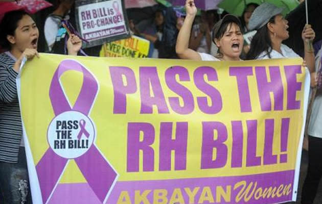 The Philippines' highest court approved Tuesday a controversial birth control law that supporters said would transform the lives of millions of poor Filipinos, in a stunning defeat for the powerful Catholic Church. (AFP Photo)