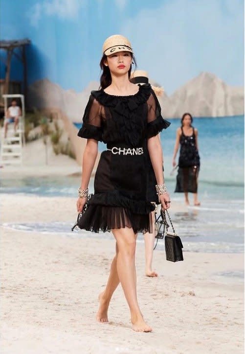 鄭浩妍穿上Chanel 2021春夏高級定制