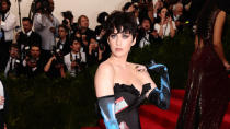 Katy Perry suchte sich den perfekten Look für einen Besuch im Metropolitan Museum of Art. Die Sängerin ist ein echter Hingucker