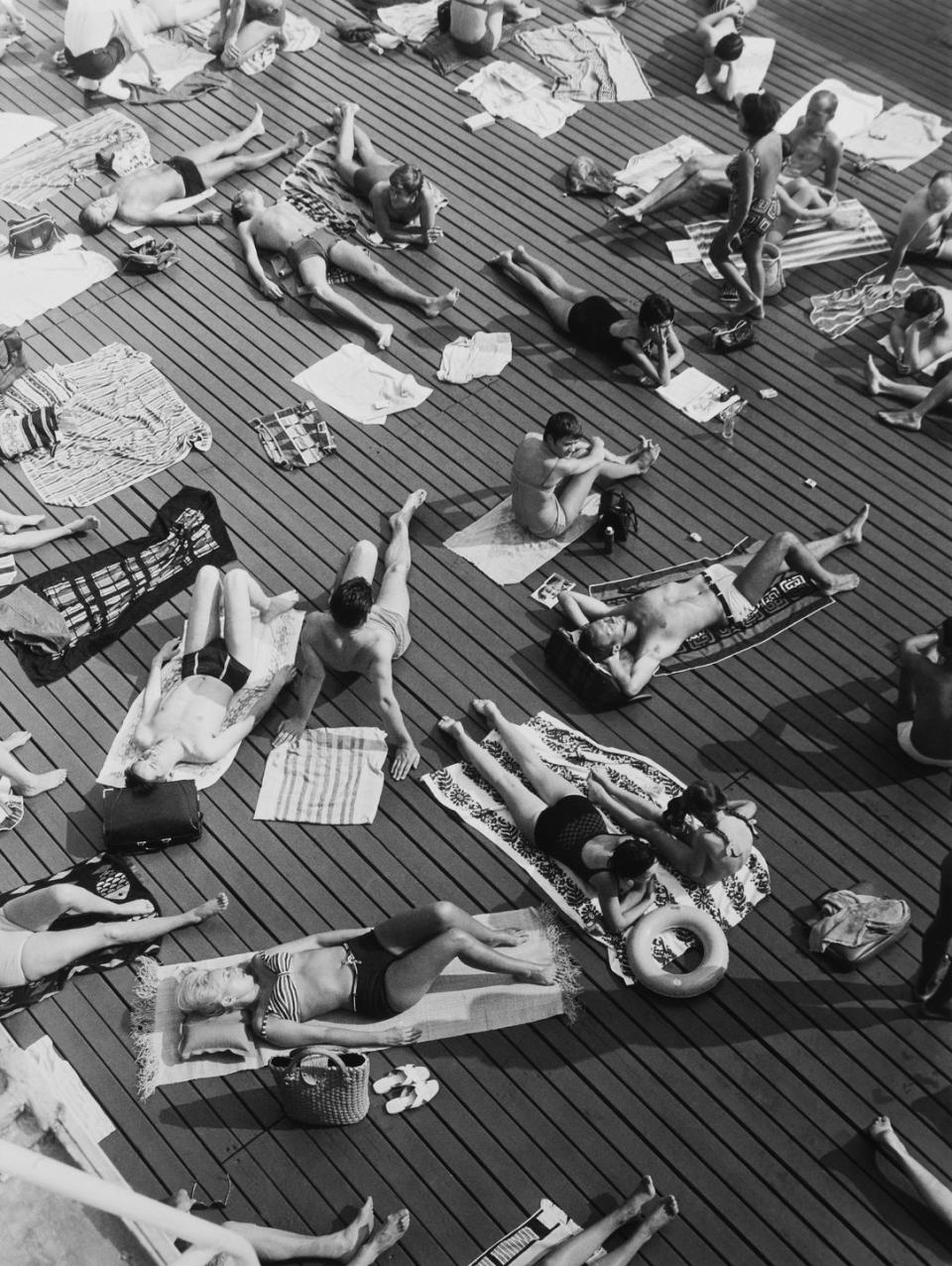 The deck of a public pool in Paris: circa 1960