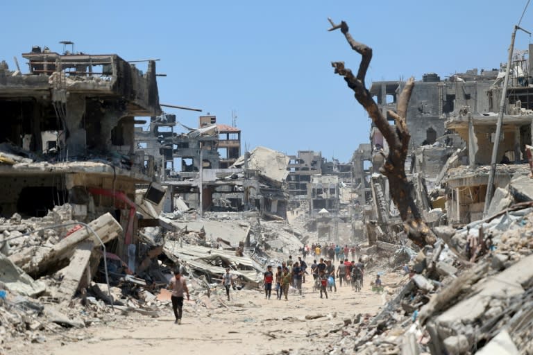 Nach einer zweiwöchigen israelischen Offensive sind in der Stadt Gaza nach Angaben der Zivilschutzbehörde im von der radikalislamischen Hamas regierten Gazastreifen etwa 60 Leichen gefunden worden. (Omar AL-QATTAA)