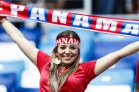 <p>A Panama fan shows her pasion </p>