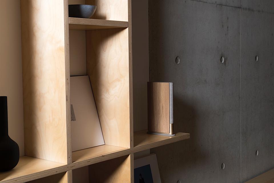 <p>With a design inspired by a book, Bang & Olufsen's Beosound Emerge is an impressively slim and full-featured speaker.</p> 