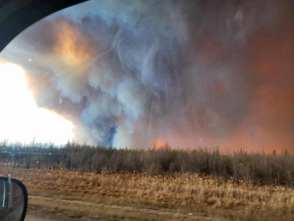 A wildfire threatening the community has now consumed nearly 21,000 hectares as shifting winds and rising temperatures continue to accelerate its growth and push the flames closer to the municipality. 