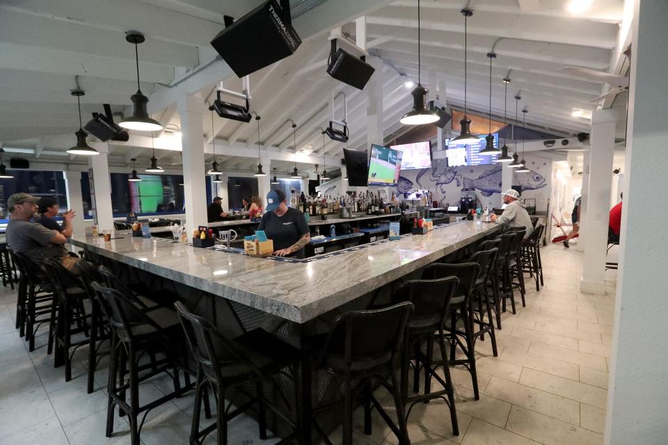 The outdoor bar at Desposito's Seafood in Thunderbolt.