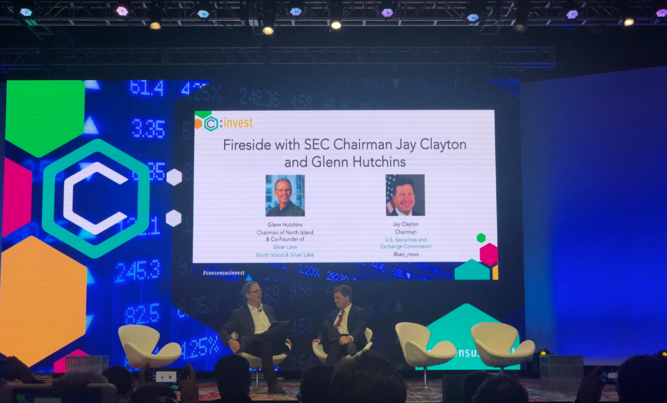 Glenn Hutchins of Silver Lake Partners (L) speaks with SEC chairman Jay Clayton at CoinDesk’s Consensus: Invest in New York City on Nov. 27, 2018. (Photo: @Katherineykwu on Twitter)