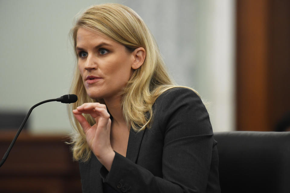 Whistleblowerin Frances Haugen deckte 2021 Verstörendes über Facebook/Meta auf (Bild: Matt McClain-Pool/Getty Images)