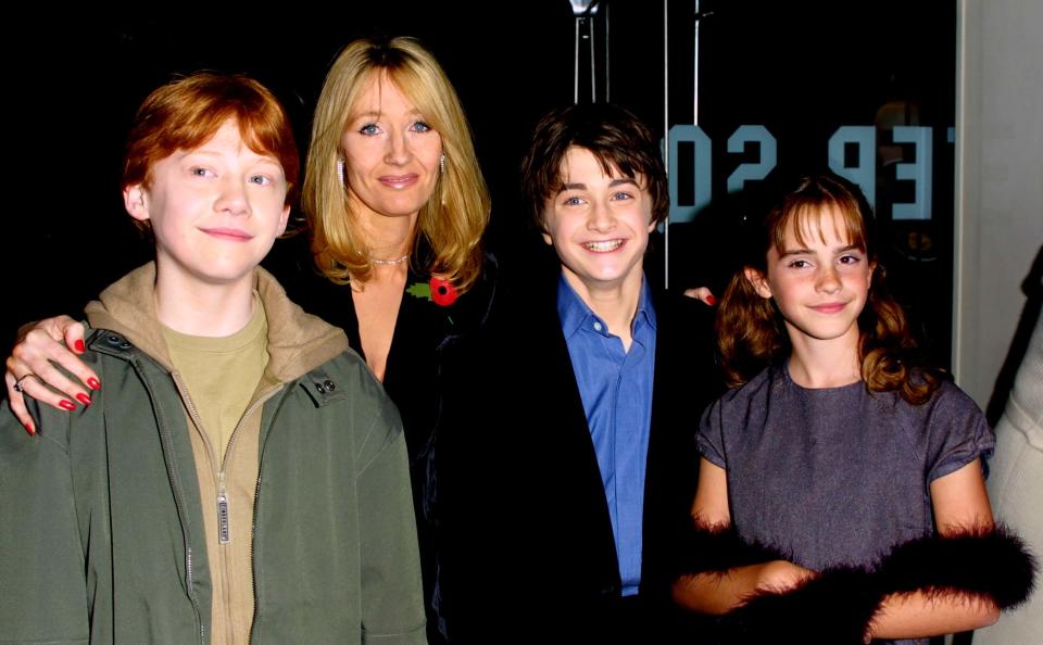 Rupert Grint, JK Rowling, Daniel Radcliffe and Emma Watson attend the world premiere of 'Harry Potter and the Philosopher's Stone' on November 4, 2001. (Photo by Gareth Davies/Getty Images)