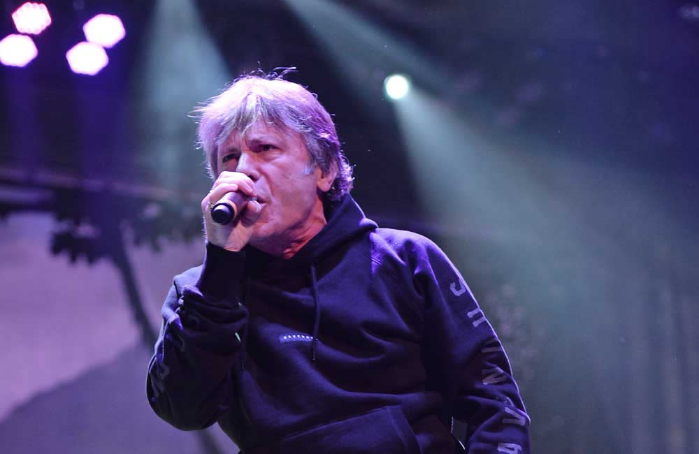 Bruce Dickinson wants Iron Maiden to replace him if he can't perform credit:Bang Showbiz