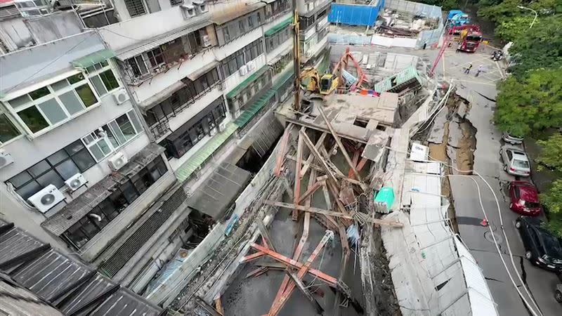 大直民宅傾斜下陷，「基泰建設」發聲認了施工不慎。（圖／翻攝畫面）