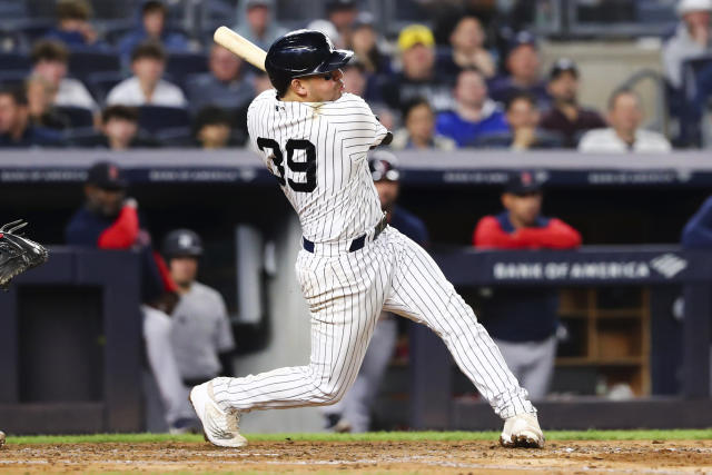 Red Sox wait out rain, beat Yanks