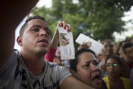 People protest near the Ecuadorean embassy a day after the announcement that Cubans would need visas to enter Ecuador as of December 1, Havana, November 27, 2015. REUTERS/Alexandre Meneghini