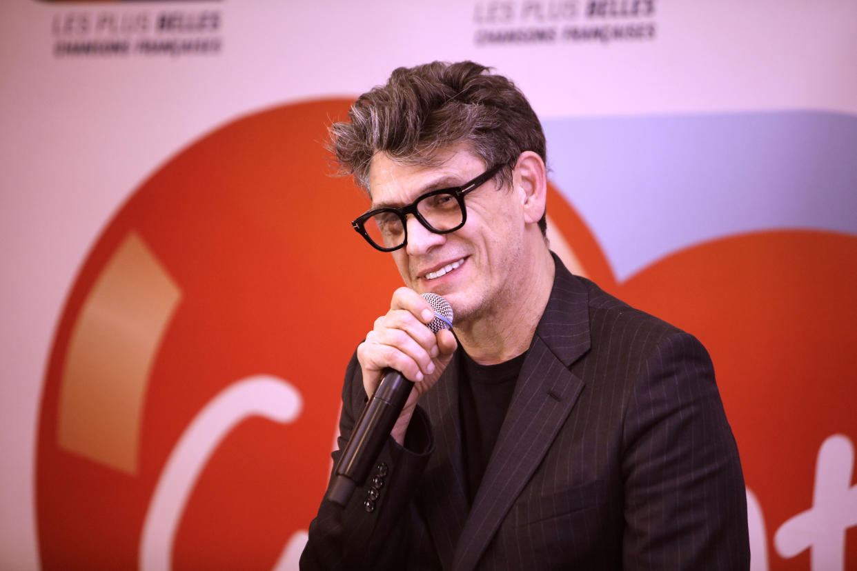 PARIS, FRANCE - MAY 30: Singer Marc Lavoine poses during a portrait session on May 30,2022 in Paris, France. (Photo by Eric Fougere/Corbis via Getty Images)