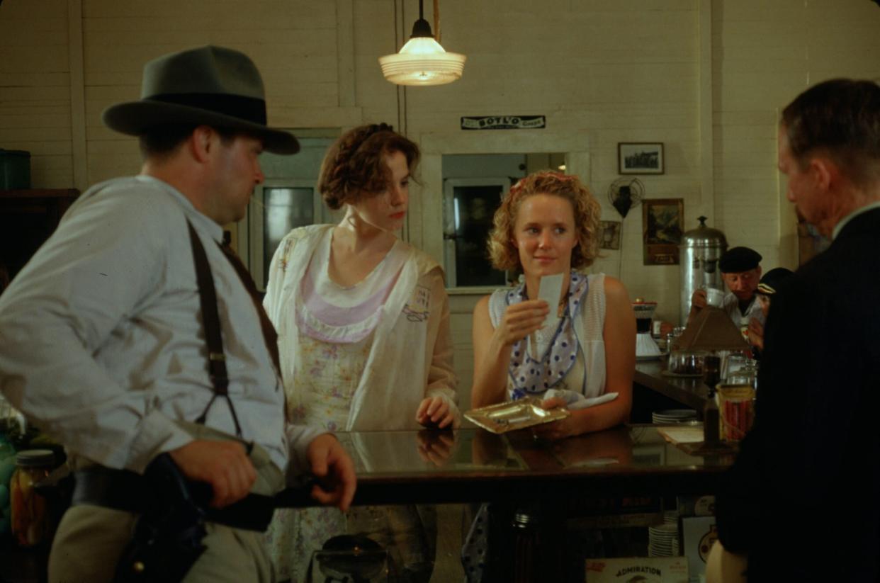 Mary Stuart Masterson and Mary Louise Parker on Set of Fried Green Tomatoes