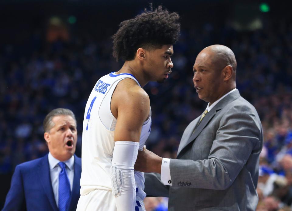 Kentucky assistant coach Kenny Payne talks with freshman Nick Richards during the game against Louisville.
 Matt Stone/Courier Journal
Kentucky assistant coach Kenny Payne talks with freshman Nick Richards during the game against Louisville.