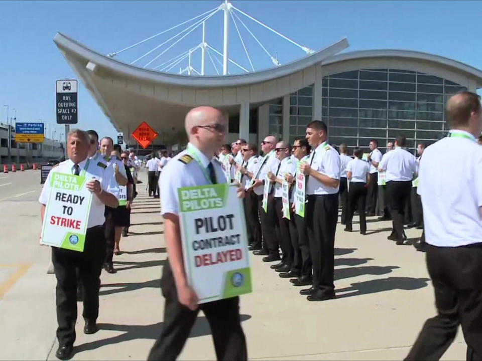 Delta pilots held informational pickets at several airports this week, as contract talks have not progressed.  / Credit: CBS News