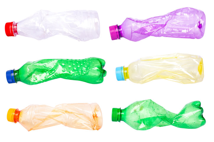 <p>Nella raccolta della plastica ci finiscono le bottiglie, ma non solo. Anche pluriball e plastiche da imballaggio in generale, vasi e sottovasi e, in linea di massima, il polistirolo. (Getty) </p>