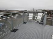 <p>También hay una terraza de uso compartido en una de las alas del avión.<br><br>Foto: <a rel="nofollow noopener" href="https://www.booking.com/hotel/se/jumbo-hostel.es.html" target="_blank" data-ylk="slk:Booking/STF Jumbo Stay Stockholm;elm:context_link;itc:0;sec:content-canvas" class="link ">Booking/STF Jumbo Stay Stockholm</a> </p>