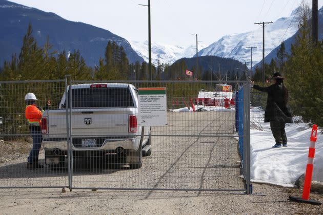 Tiny House Warriors member Kanahus Manuel gives the middle finger to a Trans Mountain Pipeline worker recording her on their cell phone outside of the security zone of a camp that houses Trans Mountain Pipeline workers. (Photo: Aaron Hemens for HuffPost)