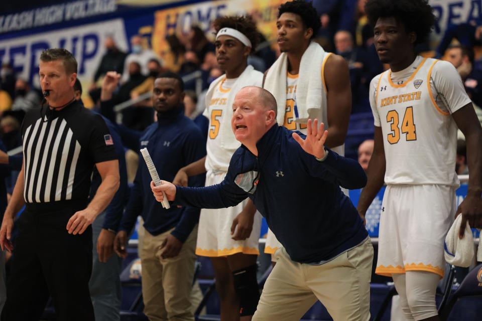 Kent State head coach Rob Senderoff gives directions from the sideline during the final minutes of the game against the Central Michigan Chippewas at the Kent State M.A.C. Center Wednesday, December 29, 2021.