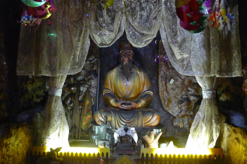 The Datuk Gong shrine at the Jiu Tiao Qiao Xin Ba Na Du Tan in Tampines Link is surrounded by, among others, baju kurung melayu and ornaments for Hari Raya Puasa. (Photo: Nicholas Yong/Yahoo News Singapore)