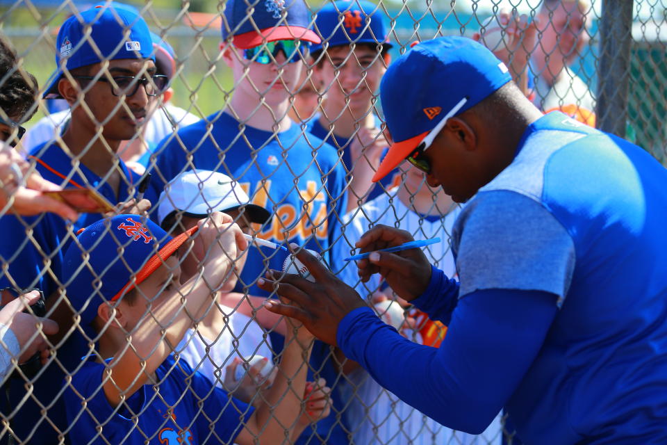 <p>New York Mets outfielder Yoenis Céspedes signs for fans after workouts during spring training in Port St. Lucie, Fla., Feb. 23, 2018. (Photo: Gordon Donovan/Yahoo News) </p>