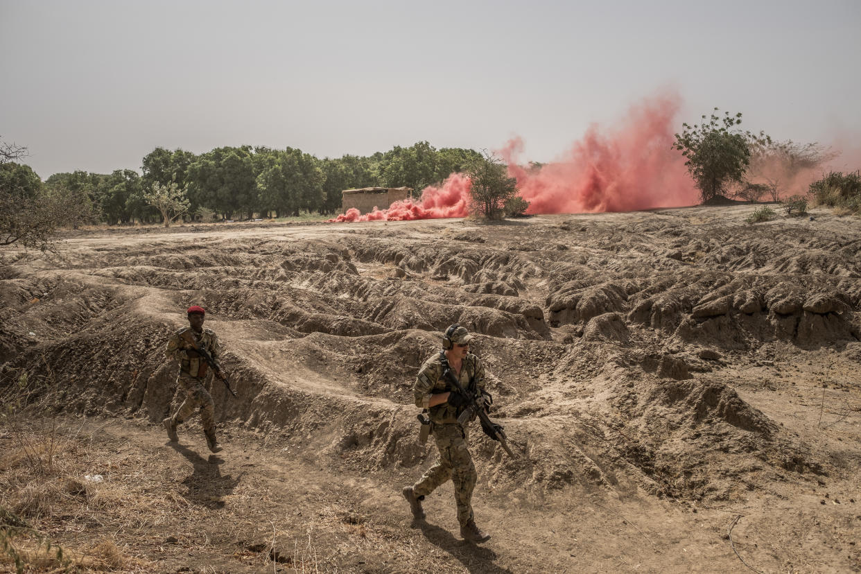 A U.S. Special Forces trainer leads Chadian soldiers during an exercise in Ndjamena, Chad, on March 15, 2017.  (Bryan Denton/The New York Times)