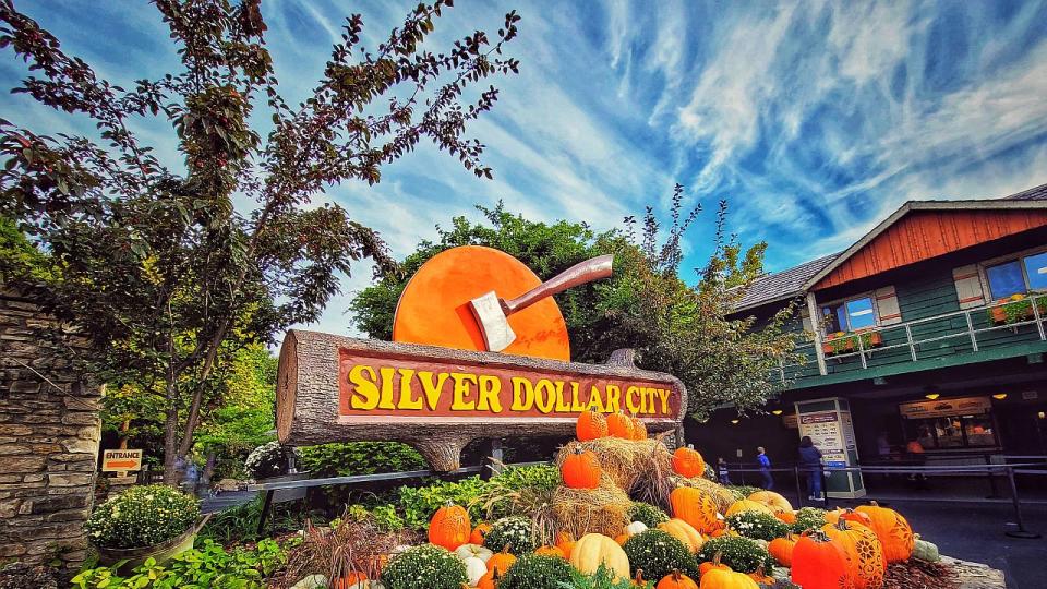 Silver Dollar City signage