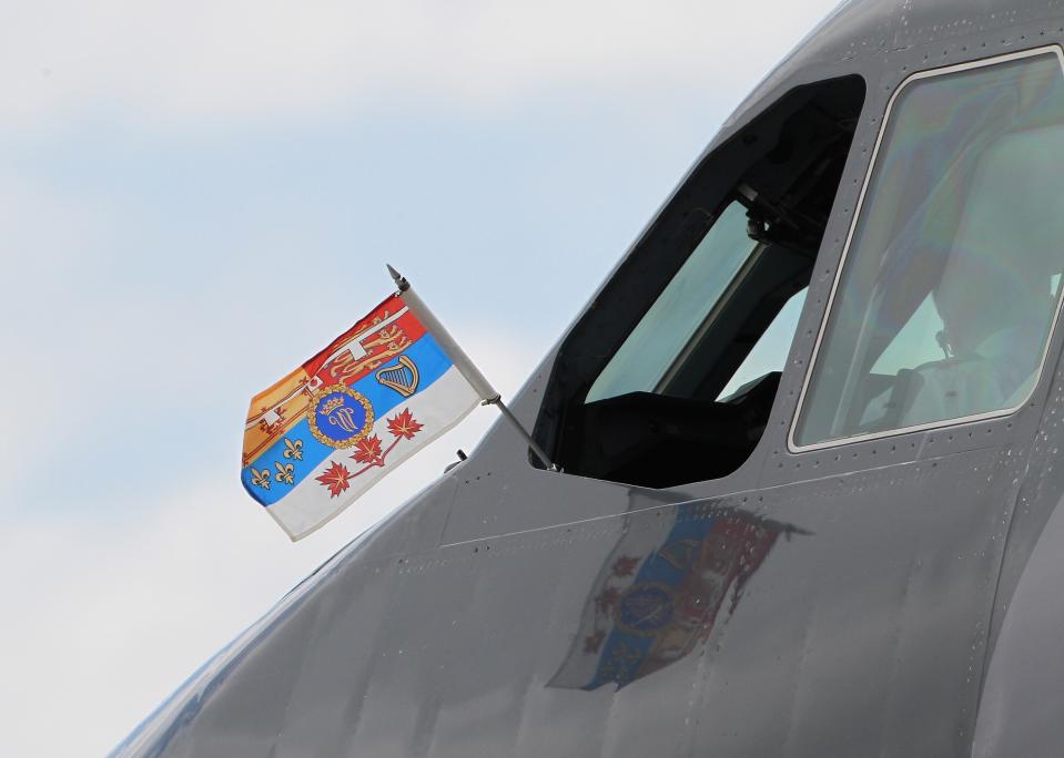 Royals plane arrives in Canada