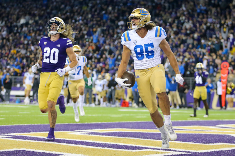 SEATTLE, WA - OCTOBER 16: UCLA Bruins tight end Greg Dulcich (85) celebrates a touch down during a college football game between the UCLA Bruins and the Washington Huskies on October 16, 2021, at Husky Stadium in Seattle, WA. (Photo by Jacob Snow/Icon Sportswire via Getty Images)