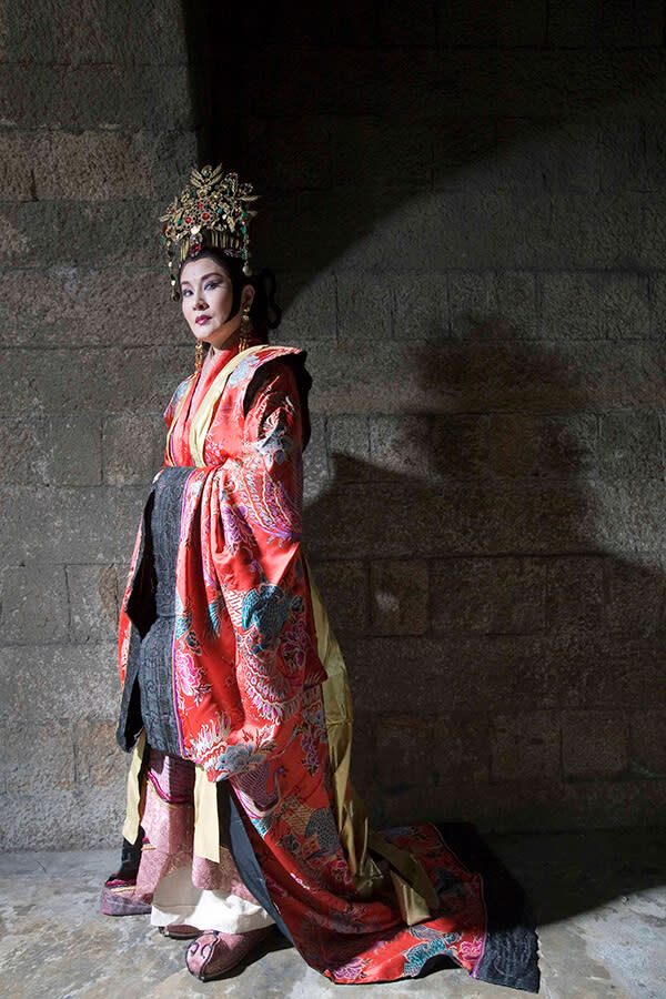 魏海敏在《慾望城國》中飾演敖叔征夫人，性格狂顛，有別於傳統青衣的婉約含蓄。（郭政彰攝／當代傳奇劇場提供）