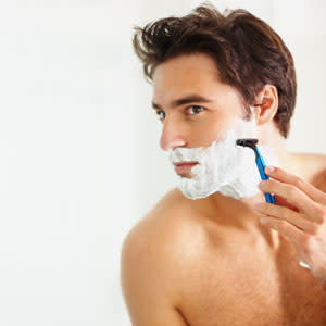 Which products are essential to include in a shaving kit?